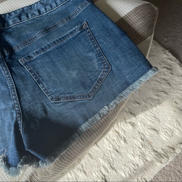 Express distressed stretch Jean short sz 4 NWT - Picture 6 of 7